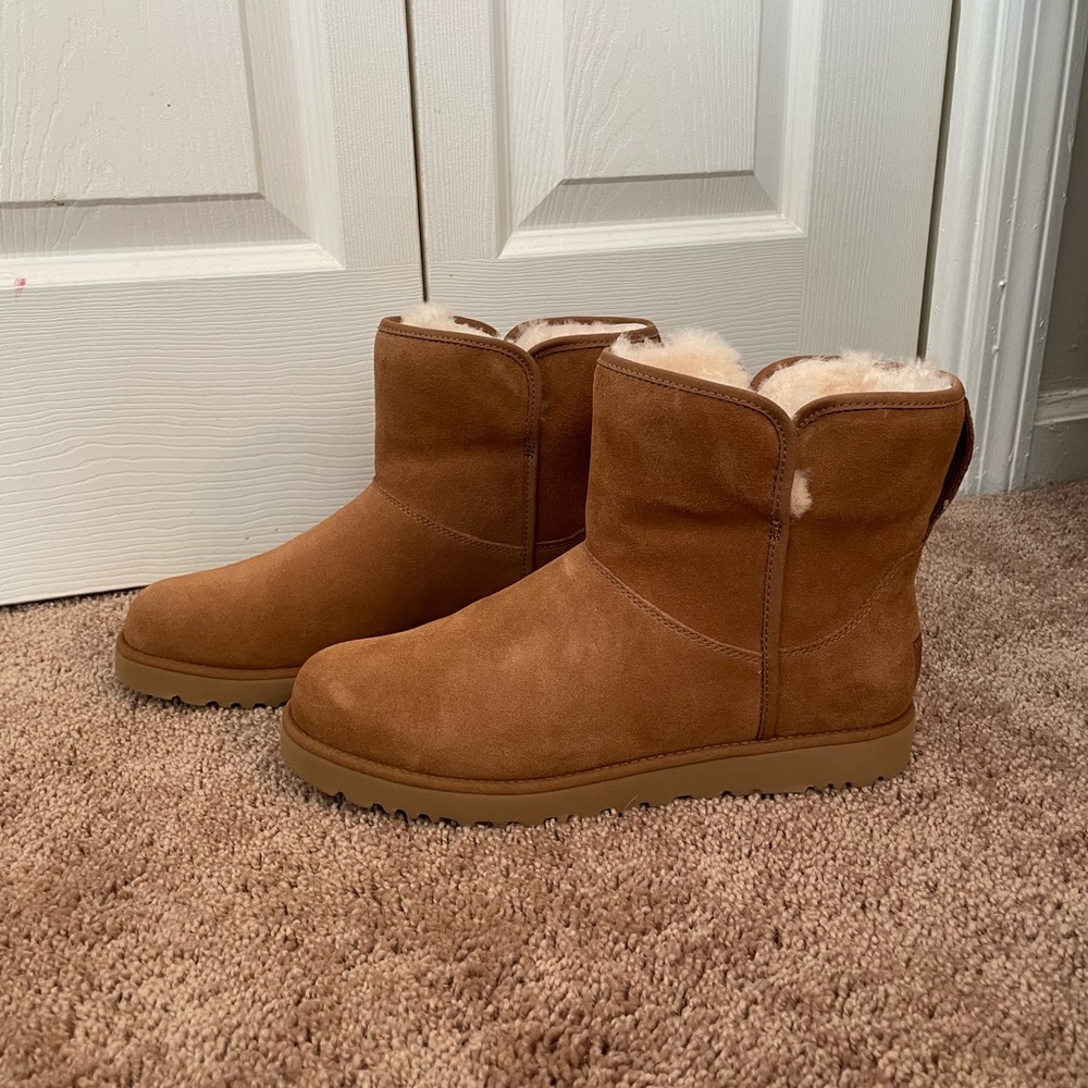 Ugg size 9 BRAND NEW